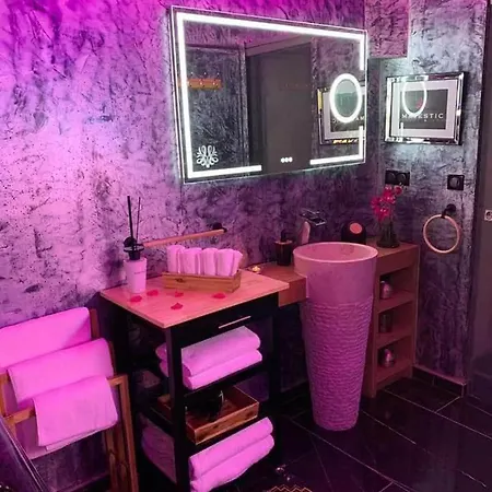 Le Majestic Loveroom Jacuzzi Et Hammam Apartment Montpellier