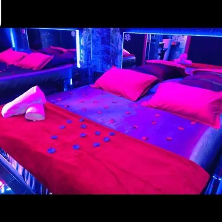 Le Majestic Loveroom Jacuzzi Et Hammam Apartment